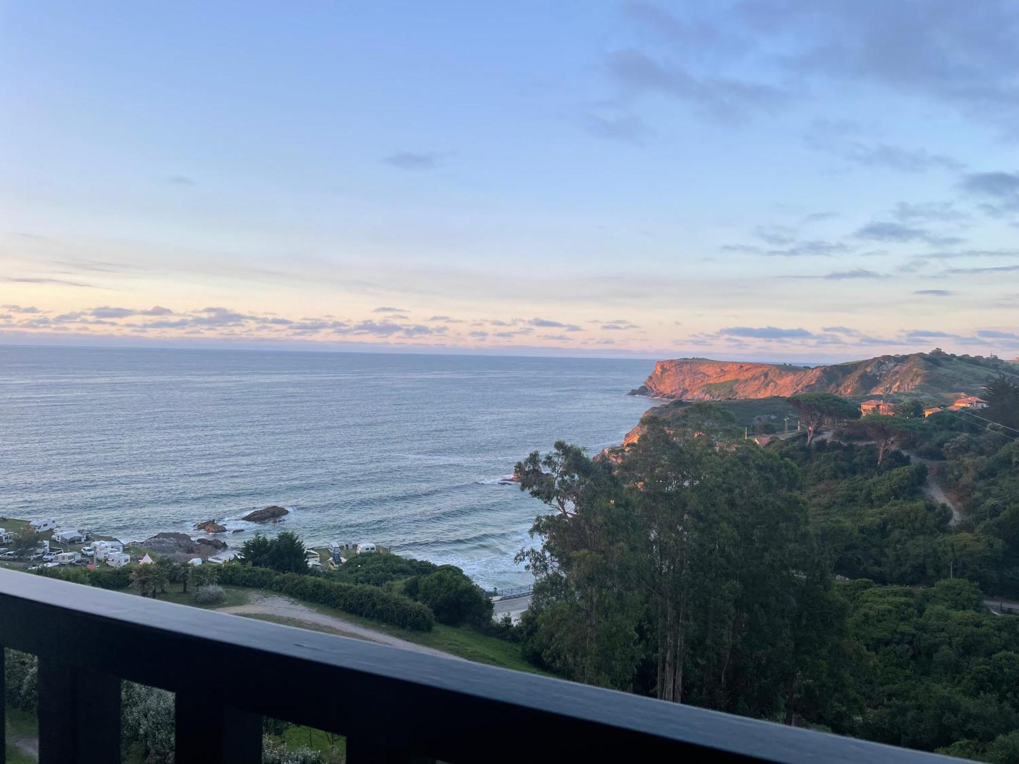 Ferienwohnung Bonito Duplex Con Vistas Al Mar Comillas Exterior foto